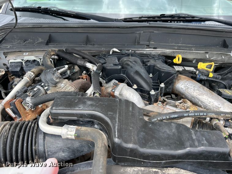 image for item DO6537 2014 Ford F350 Super Duty  Crew Cab flatbed pickup truck