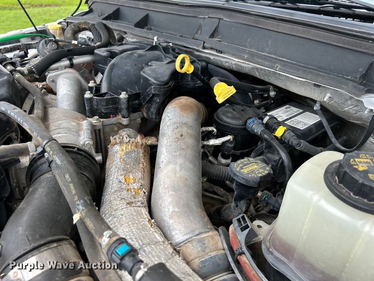 image for item DO6537 2014 Ford F350 Super Duty  Crew Cab flatbed pickup truck