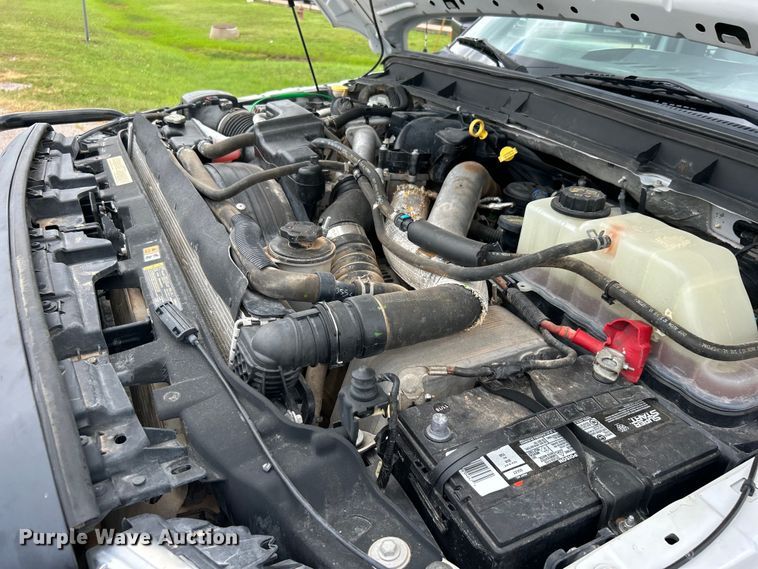 image for item DO6537 2014 Ford F350 Super Duty  Crew Cab flatbed pickup truck