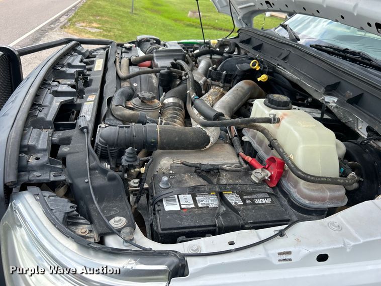 image for item DO6537 2014 Ford F350 Super Duty  Crew Cab flatbed pickup truck