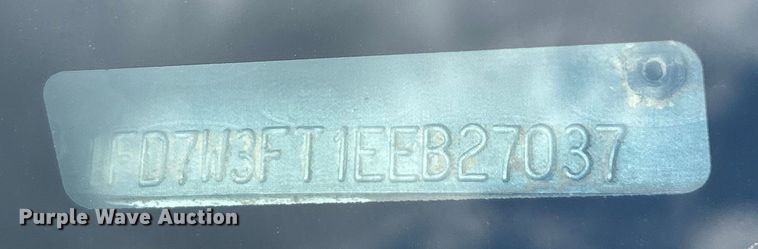 image for item DO6537 2014 Ford F350 Super Duty  Crew Cab flatbed pickup truck