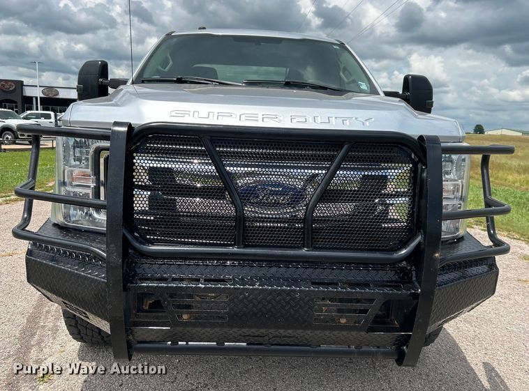image for item DO6538 2019 Ford F250 Super Duty SuperCab pickup truck