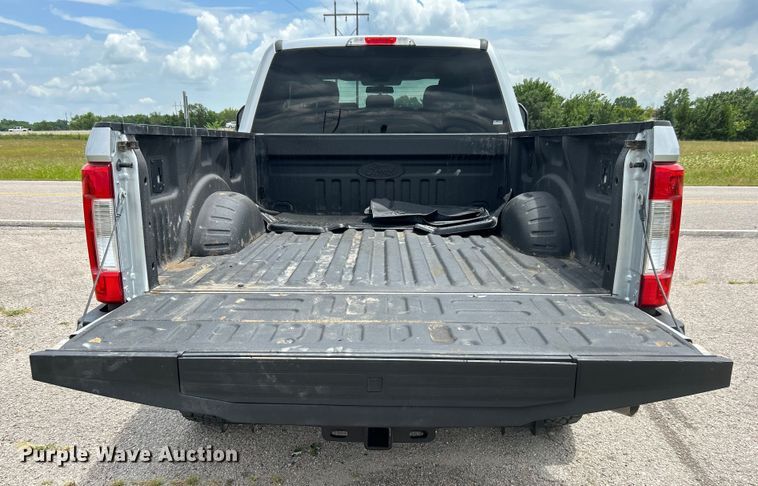 image for item DO6538 2019 Ford F250 Super Duty SuperCab pickup truck