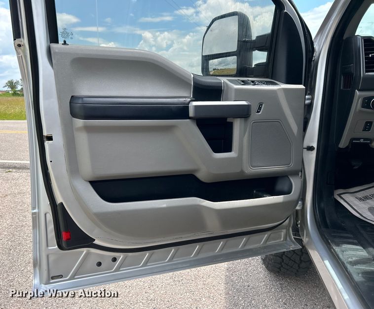 image for item DO6538 2019 Ford F250 Super Duty SuperCab pickup truck