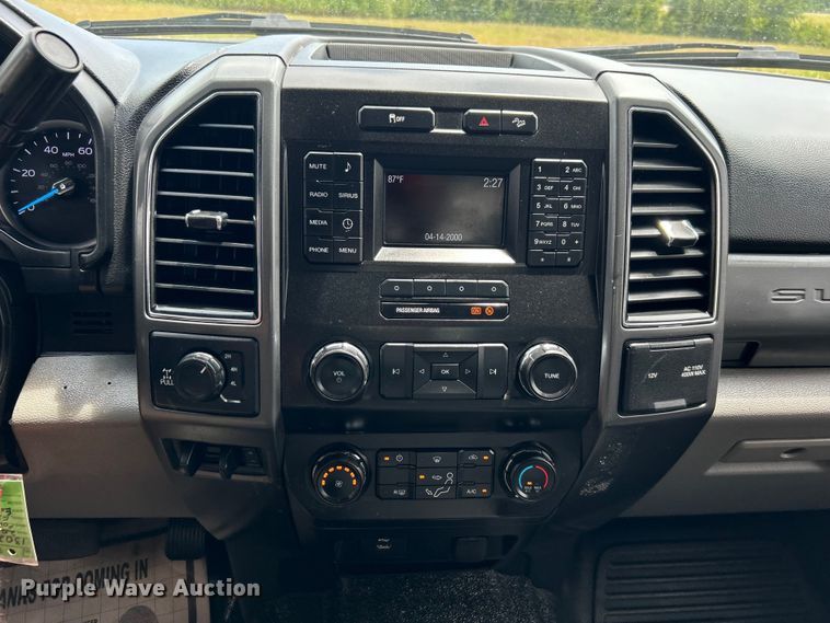 image for item DO6538 2019 Ford F250 Super Duty SuperCab pickup truck