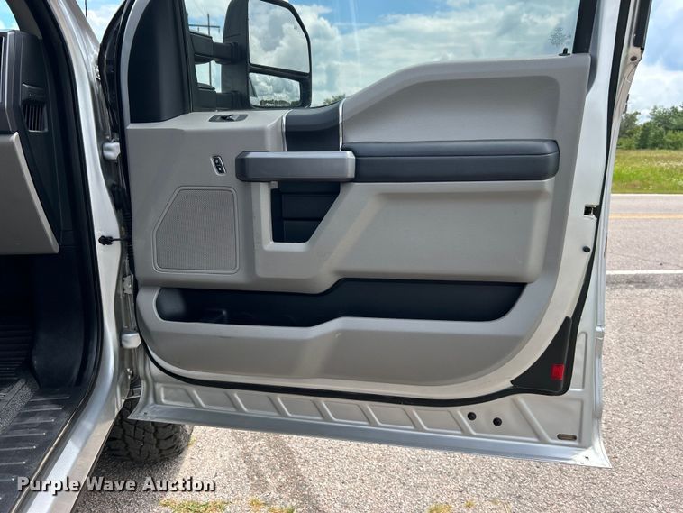 image for item DO6538 2019 Ford F250 Super Duty SuperCab pickup truck