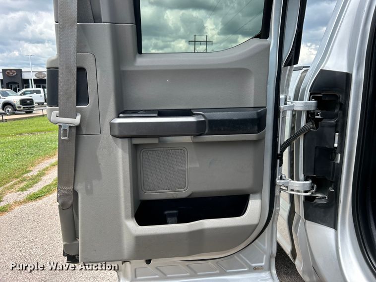 image for item DO6538 2019 Ford F250 Super Duty SuperCab pickup truck