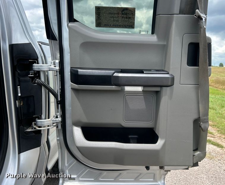 image for item DO6538 2019 Ford F250 Super Duty SuperCab pickup truck