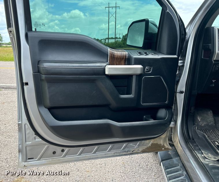 image for item DO6539 2020 Ford  F150 SuperCrew pickup truck