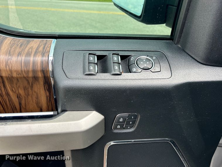 image for item DO6539 2020 Ford  F150 SuperCrew pickup truck