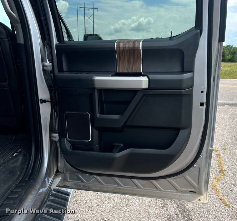 image for item DO6539 2020 Ford  F150 SuperCrew pickup truck