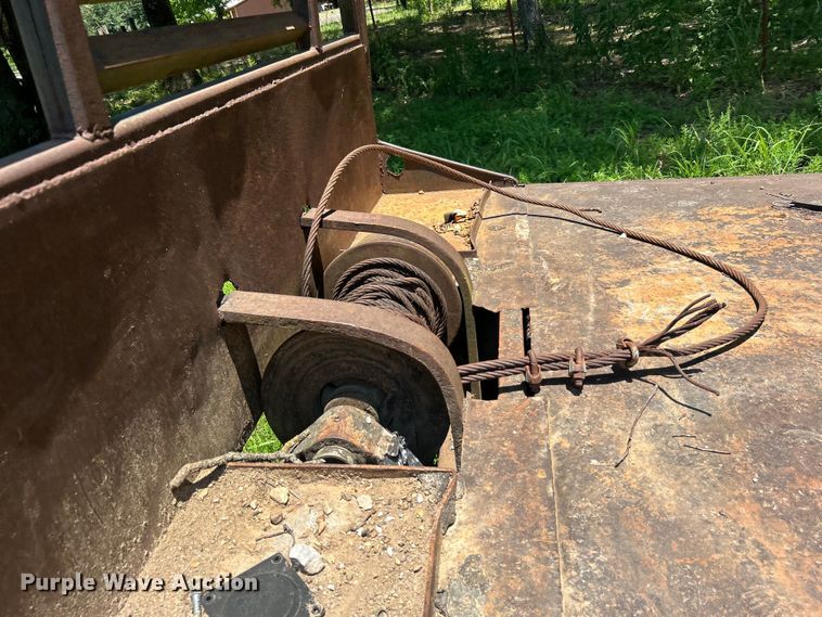 image for item DO6549 Winch truck bed