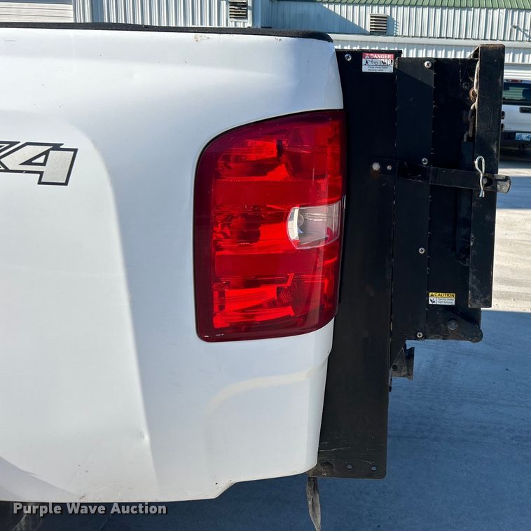 image for item DO6556 2012 Chevrolet  Silverado 2500HD Crew Cab pickup truck