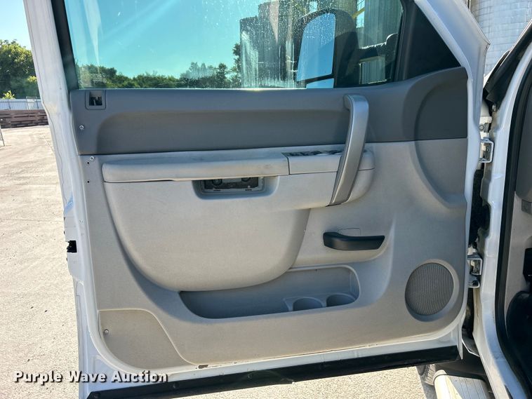 image for item DO6556 2012 Chevrolet  Silverado 2500HD Crew Cab pickup truck