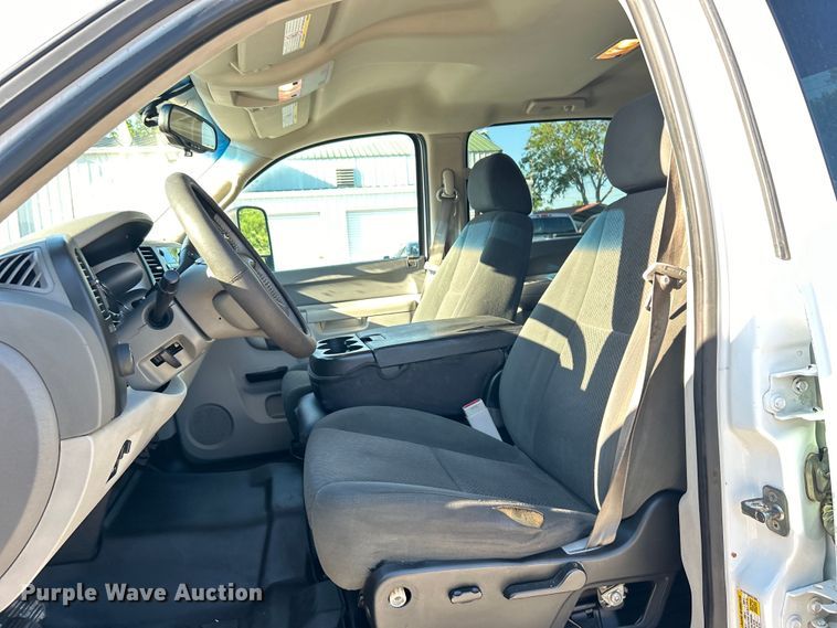 image for item DO6556 2012 Chevrolet  Silverado 2500HD Crew Cab pickup truck