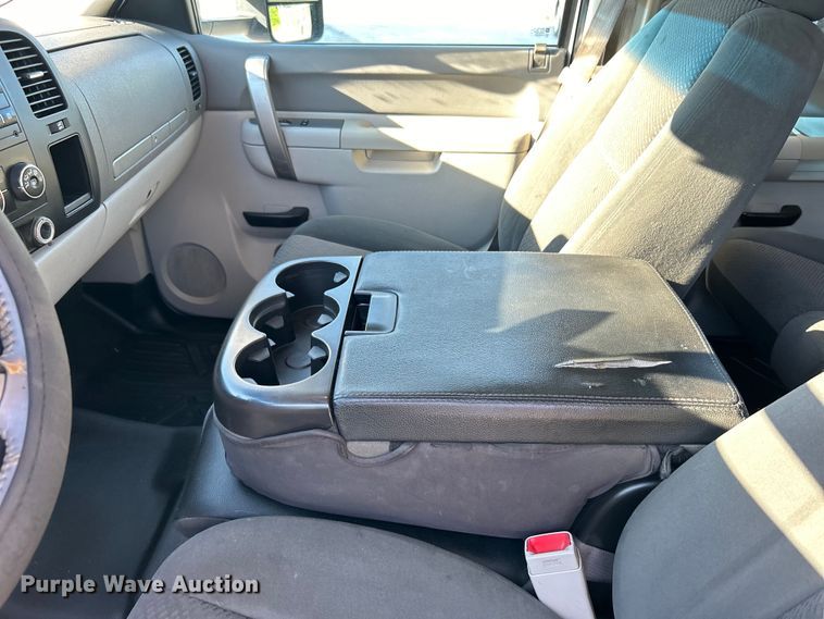 image for item DO6556 2012 Chevrolet  Silverado 2500HD Crew Cab pickup truck