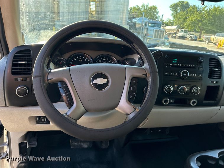 image for item DO6556 2012 Chevrolet  Silverado 2500HD Crew Cab pickup truck