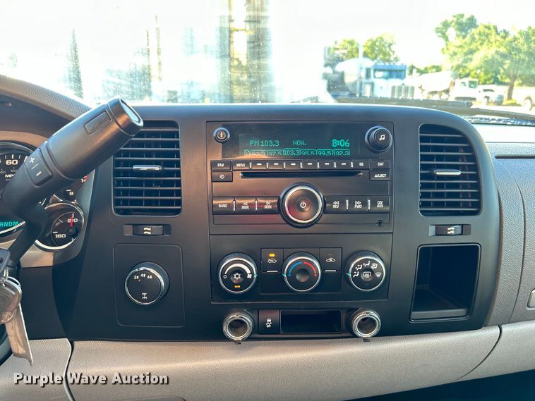 image for item DO6556 2012 Chevrolet  Silverado 2500HD Crew Cab pickup truck