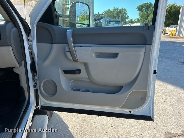 image for item DO6556 2012 Chevrolet  Silverado 2500HD Crew Cab pickup truck