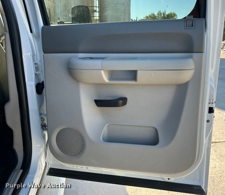 image for item DO6556 2012 Chevrolet  Silverado 2500HD Crew Cab pickup truck