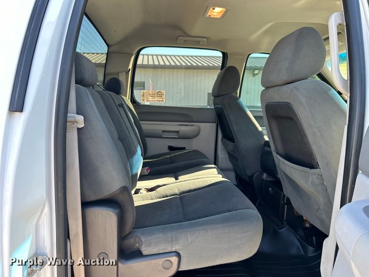 image for item DO6556 2012 Chevrolet  Silverado 2500HD Crew Cab pickup truck