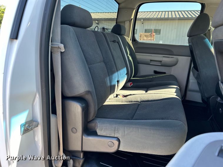 image for item DO6556 2012 Chevrolet  Silverado 2500HD Crew Cab pickup truck