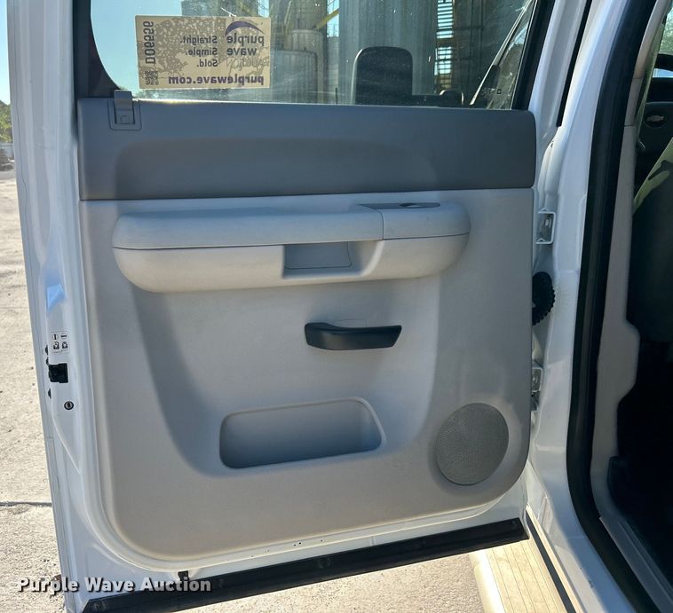 image for item DO6556 2012 Chevrolet  Silverado 2500HD Crew Cab pickup truck