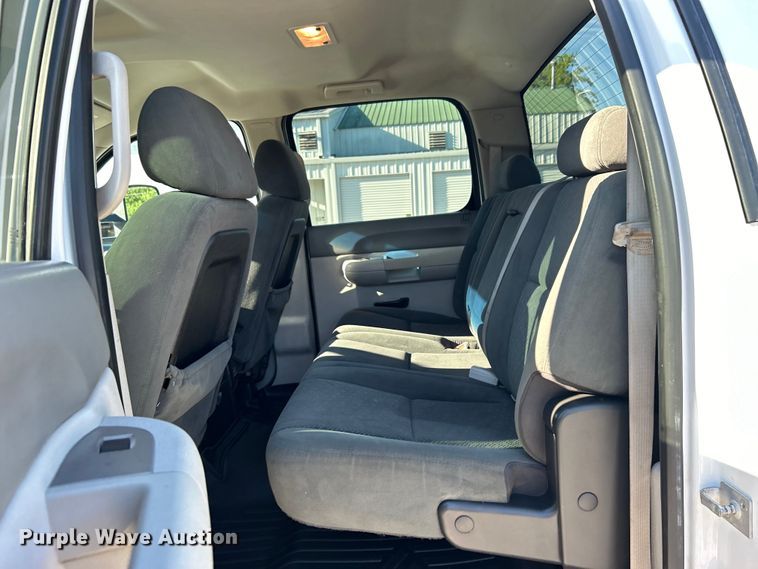 image for item DO6556 2012 Chevrolet  Silverado 2500HD Crew Cab pickup truck