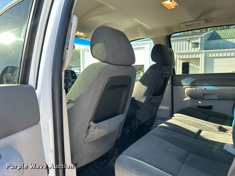 image for item DO6556 2012 Chevrolet  Silverado 2500HD Crew Cab pickup truck