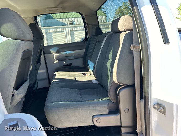 image for item DO6556 2012 Chevrolet  Silverado 2500HD Crew Cab pickup truck