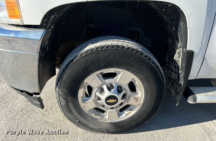 image for item DO6556 2012 Chevrolet  Silverado 2500HD Crew Cab pickup truck