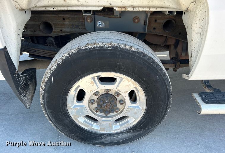 image for item DO6556 2012 Chevrolet  Silverado 2500HD Crew Cab pickup truck