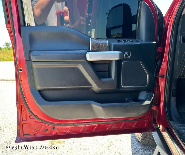 image for item DO6557 2019 Ford F250  Crew Cab pickup truck