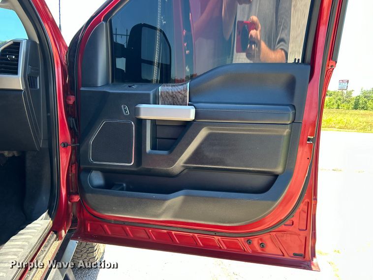 image for item DO6557 2019 Ford F250  Crew Cab pickup truck