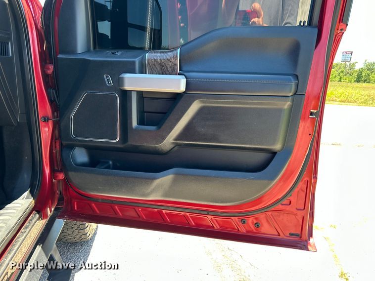 image for item DO6557 2019 Ford F250  Crew Cab pickup truck