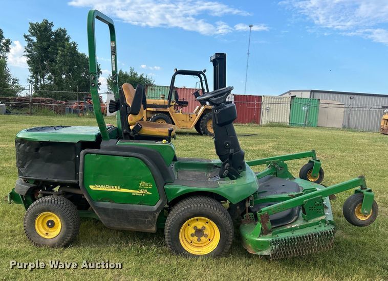 image for item DO6563 2004 John Deere 1435 lawn mower