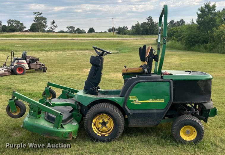 image for item DO6563 2004 John Deere 1435 lawn mower