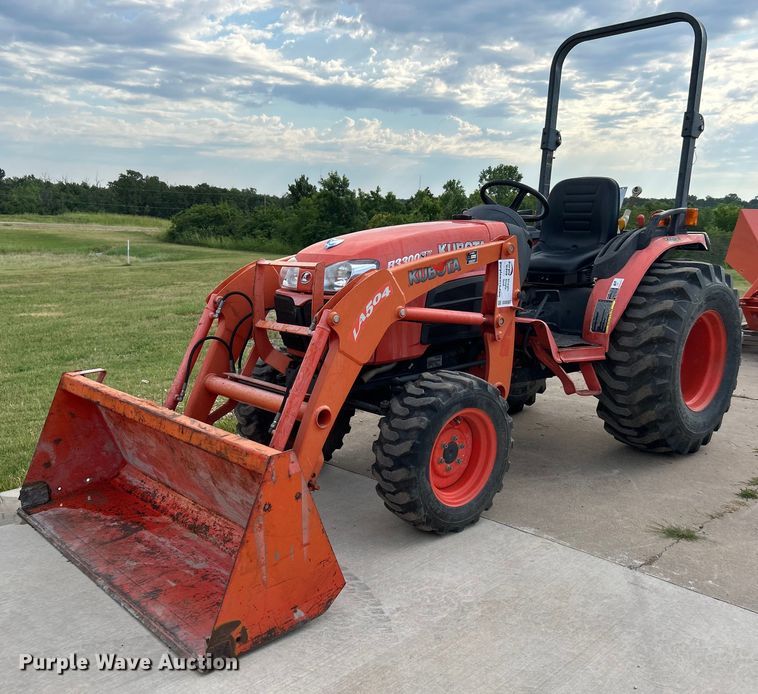 image for item DO6567 2011 Kubota B3300SU MFWD tractor