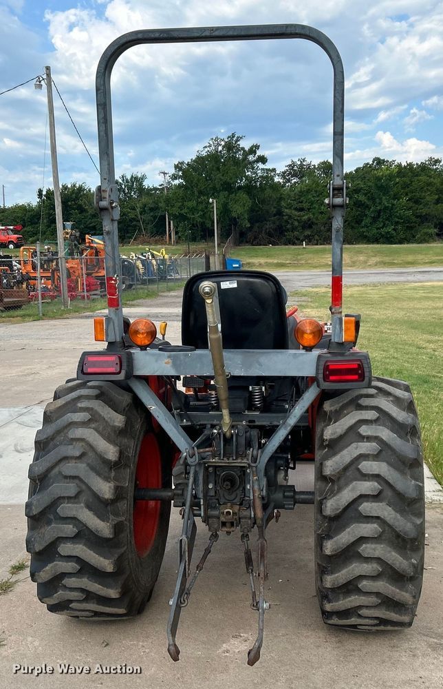 image for item DO6567 2011 Kubota B3300SU MFWD tractor