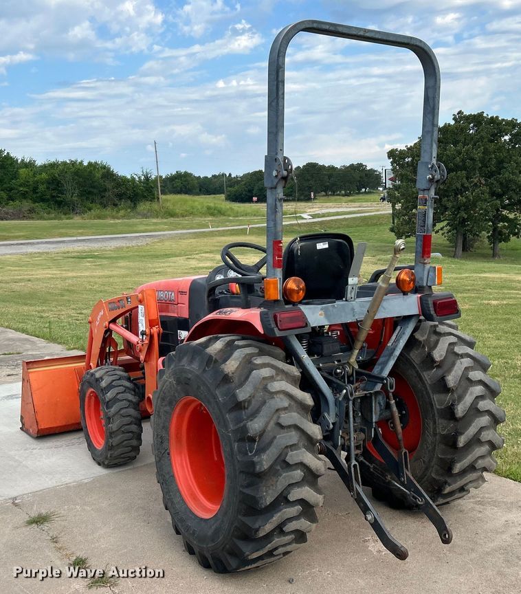 image for item DO6567 2011 Kubota B3300SU MFWD tractor