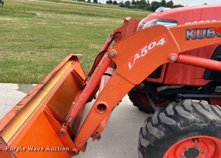 image for item DO6567 2011 Kubota B3300SU MFWD tractor