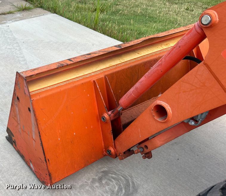 image for item DO6567 2011 Kubota B3300SU MFWD tractor