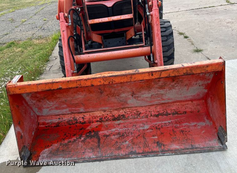 image for item DO6567 2011 Kubota B3300SU MFWD tractor