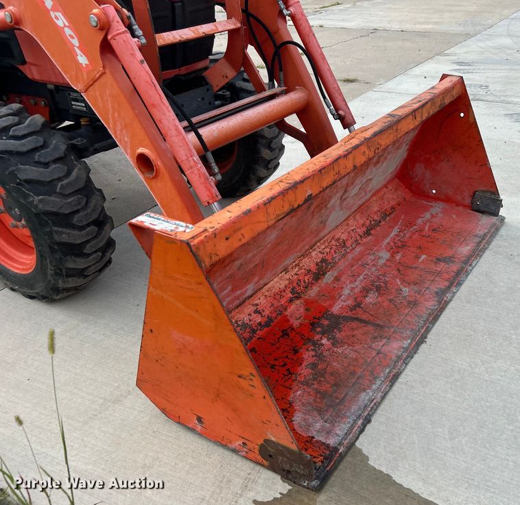 image for item DO6567 2011 Kubota B3300SU MFWD tractor