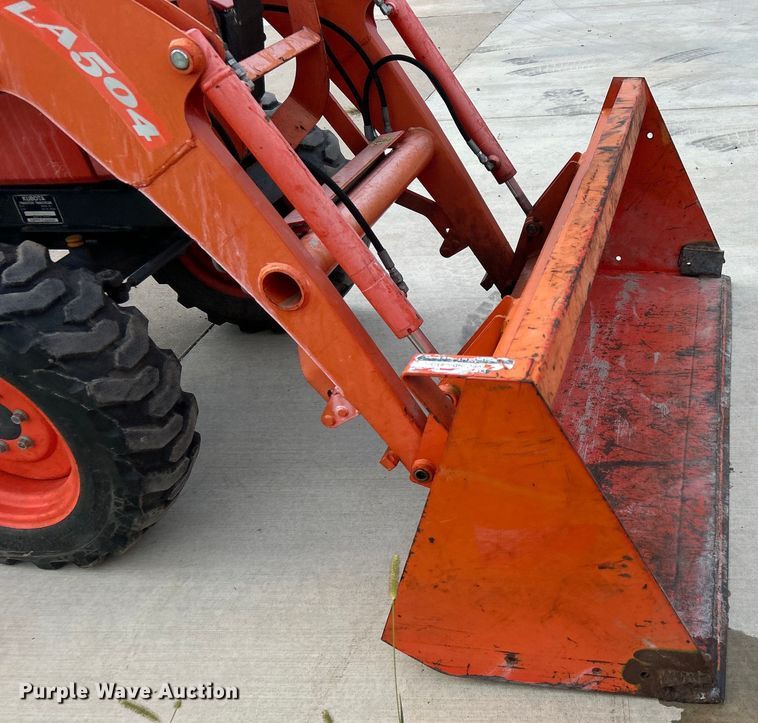 image for item DO6567 2011 Kubota B3300SU MFWD tractor