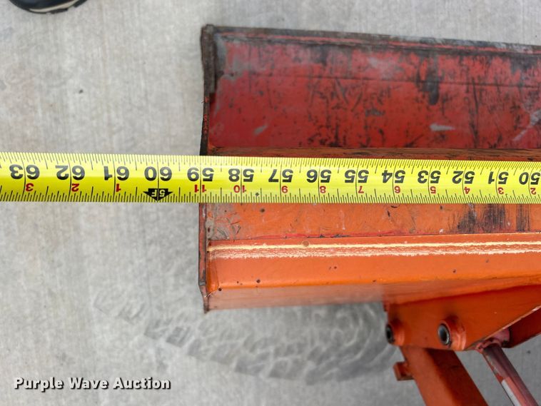 image for item DO6567 2011 Kubota B3300SU MFWD tractor