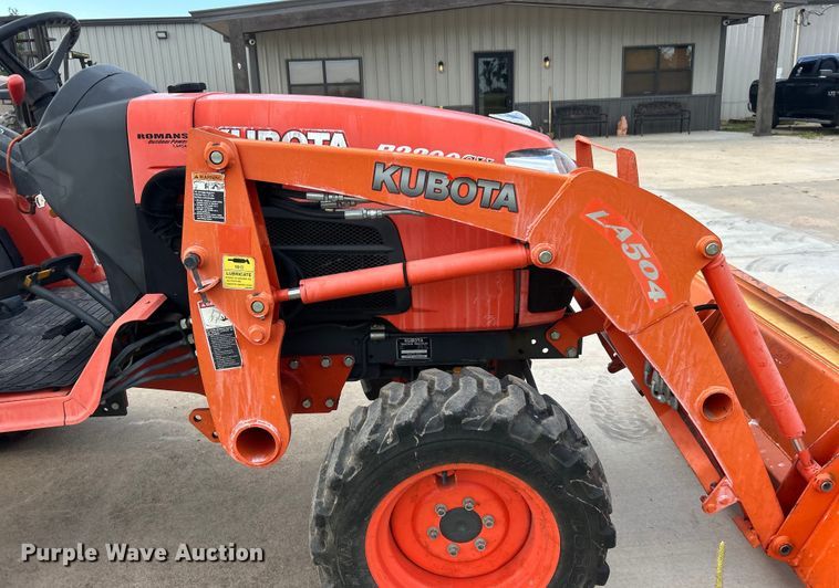 image for item DO6567 2011 Kubota B3300SU MFWD tractor