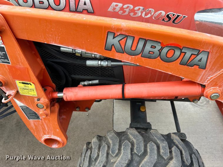 image for item DO6567 2011 Kubota B3300SU MFWD tractor
