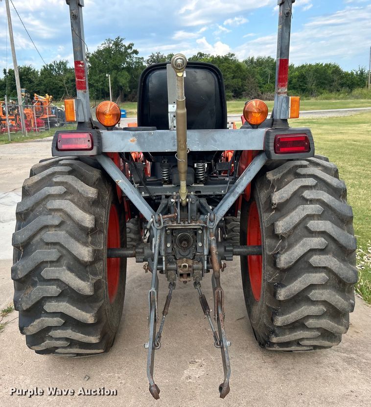 image for item DO6567 2011 Kubota B3300SU MFWD tractor