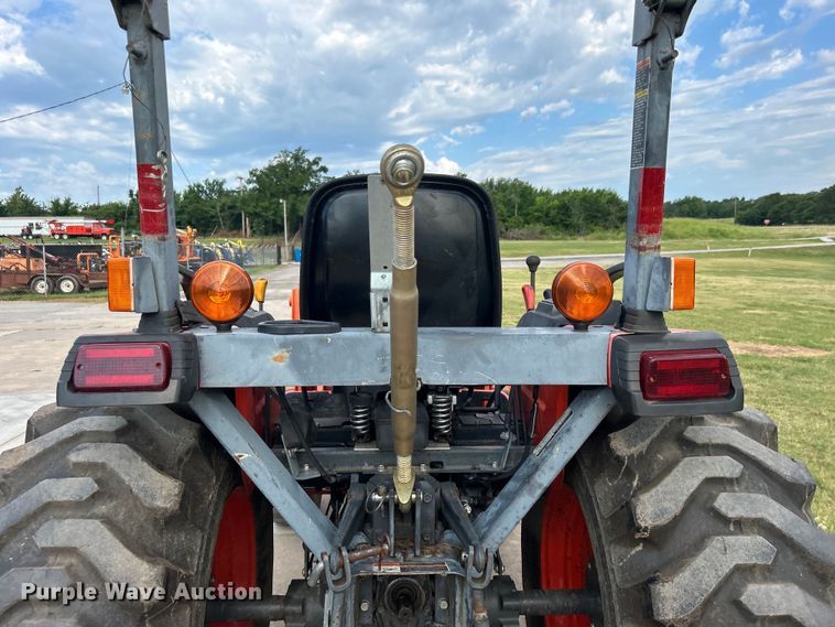 image for item DO6567 2011 Kubota B3300SU MFWD tractor